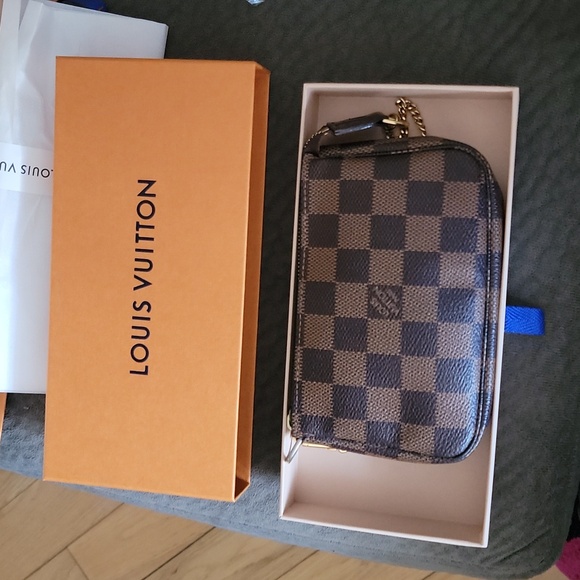 Louis Vuitton Box with ribbon and matching shopping bag - Picture 7 of 7